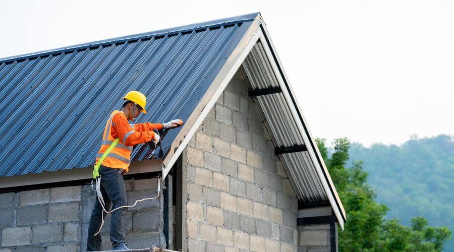 Professional gutter cleaning in Lemoore, CA